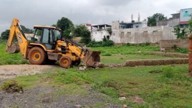 Bilaspur: कोनी और बिरकोना रोड में चला निगम का बुलडोज़र,अवैध प्लाॅट में बने रोड,बाउंड्रीवाल और मकान ध्वस्त