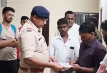 “बंदूक छोड़ गया बाप, कलम थाम गया बेटा – इंजीनियर ने निभाया नक्सली पिता का अंतिम संस्कार”