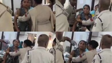 थाने में सनसनी..पेट्रोल डालकर आत्मदाह का प्रयास…महिला को पुलिस ने बचाया