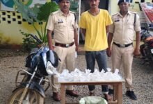 अवैध कच्ची शराब के खिलाफ पुलिस कार्रवाई: 30 लीटर शराब ज़ब्त…बाइक बरामद जब्त