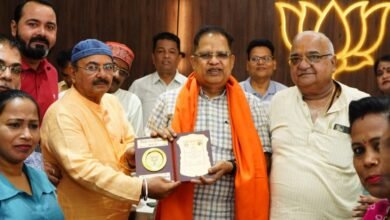 महाअभियान में शानदार उपलब्धि..पूर्वमंत्री को मिला रत्न सम्मान…अमर ने कही यह बात