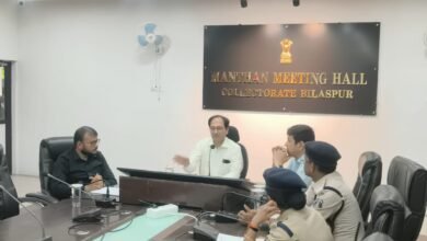 आवारा पशुओं पर कलेक्टर का फरमान..पुलिस अधिकारियों को बताया…पशु मालिकों पर दर्ज होगी एफआईआर