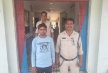 महुआ शराब का भंडाफोड़, एक गिरफ्तार –मुख्य आरोपी फरार