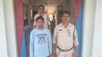 महुआ शराब का भंडाफोड़, एक गिरफ्तार –मुख्य आरोपी फरार