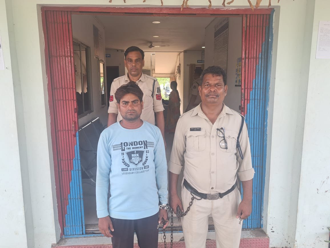 महुआ शराब का भंडाफोड़, एक गिरफ्तार –मुख्य आरोपी फरार महुआ शराब का भंडाफोड़, एक गिरफ्तार –मुख्य आरोपी फरार