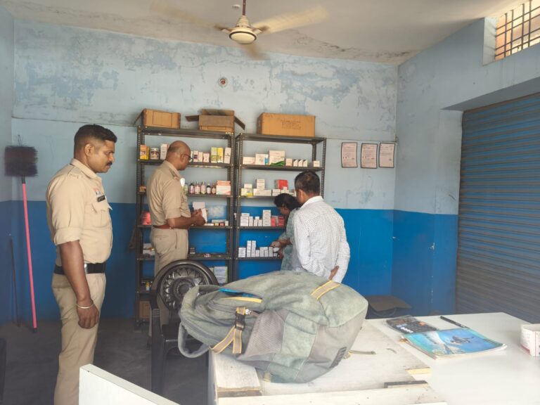 बिना दस्तावेज चल रहा था मेडिकल स्टोर…कोनी क्षेत्र में पुलिस ने किया सील…संचालकों में हलचल..