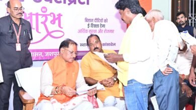 मुख्यमंत्री विष्णुदेव साय ने बगिया कैंप कार्यालय में सुनी जनता की समस्याएं, त्वरित निराकरण के दिए निर्देश