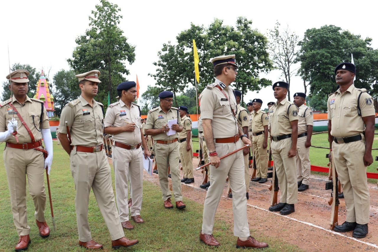 सरगुजा रेंज के आईजी दीपक कुमार झा ने किया बलरामपुर में वार्षिक निरीक्षण सरगुजा रेंज के आईजी दीपक कुमार झा ने किया बलरामपुर में वार्षिक निरीक्षण