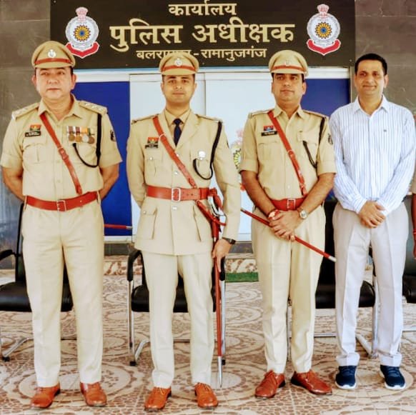 स्वतंत्रता दिवस के अवसर पर पुलिस अधीक्षक ने किया ध्वजारोहण