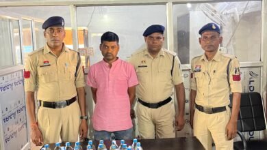 मुख्य मार्ग पर खुलेआम शराब बिक्री, मोपका पुलिस ने किया ध्वस्त