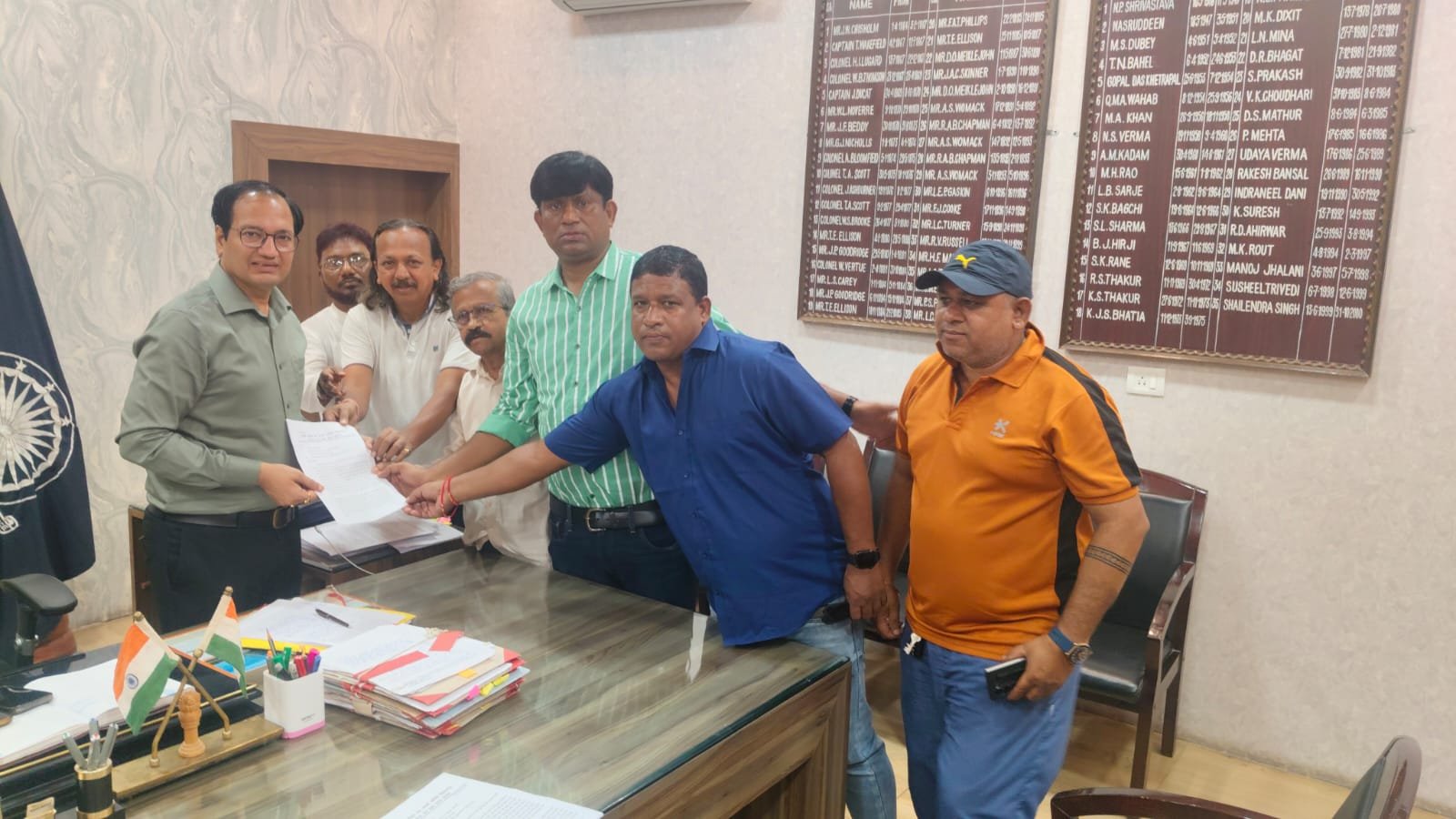 बिलासपुर एयरपोर्ट पर बुनियादी सुविधाओं की कमी: कलेक्टर ने दिया त्वरित कार्रवाई का आश्वासन बिलासपुर एयरपोर्ट पर बुनियादी सुविधाओं की कमी: कलेक्टर ने दिया त्वरित कार्रवाई का आश्वासन