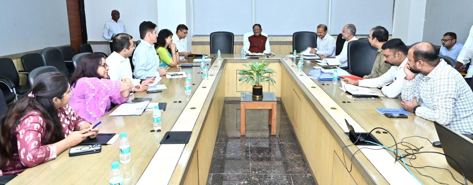Cg news – नहीं चलेगी ‘पेशी पर पेशी’: मुख्यमंत्री साय की कलेक्टरों और कमिश्नरों को दो टूक Cg news – नहीं चलेगी ‘पेशी पर पेशी’: मुख्यमंत्री साय की कलेक्टरों और कमिश्नरों को दो टूक