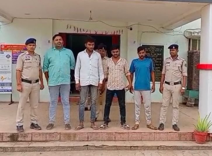 ढाबे में तोड़फोड़, मारपीट करने वाले बदमाश गिरफ्तार… चकरभाठा पुलिस की सख़्त कार्रवाई ढाबे में तोड़फोड़, मारपीट करने वाले बदमाश गिरफ्तार… चकरभाठा पुलिस की सख़्त कार्रवाई