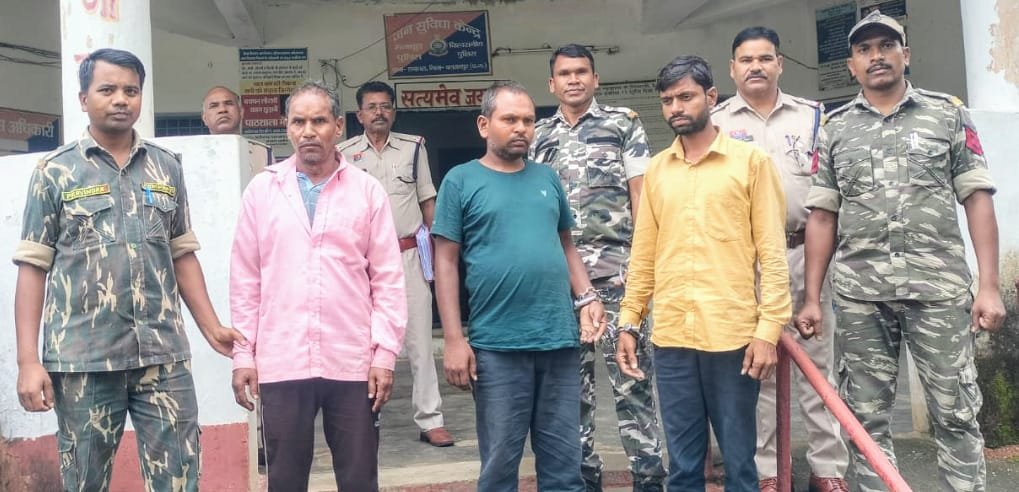 उत्तर प्रदेश के कुख्यात गिरोह का पर्दाफाश.. जानलेवा हमला के जुर्म में 9 गिरफ्तार…छिपाने वाले भी पकड़ाए उत्तर प्रदेश के कुख्यात गिरोह का पर्दाफाश.. जानलेवा हमला के जुर्म में 9 गिरफ्तार…छिपाने वाले भी पकड़ाए