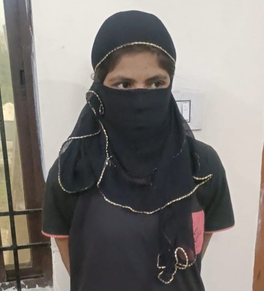 1.58 करोड़ की हेरोइन जब्त.. वीडियो-लोकेशन शेयरिंग से चल रहा था कारोबा..ऐसे पकड़ी गयी महिला सप्लायर 1.58 करोड़ की हेरोइन जब्त.. वीडियो-लोकेशन शेयरिंग से चल रहा था कारोबा..ऐसे पकड़ी गयी महिला सप्लायर