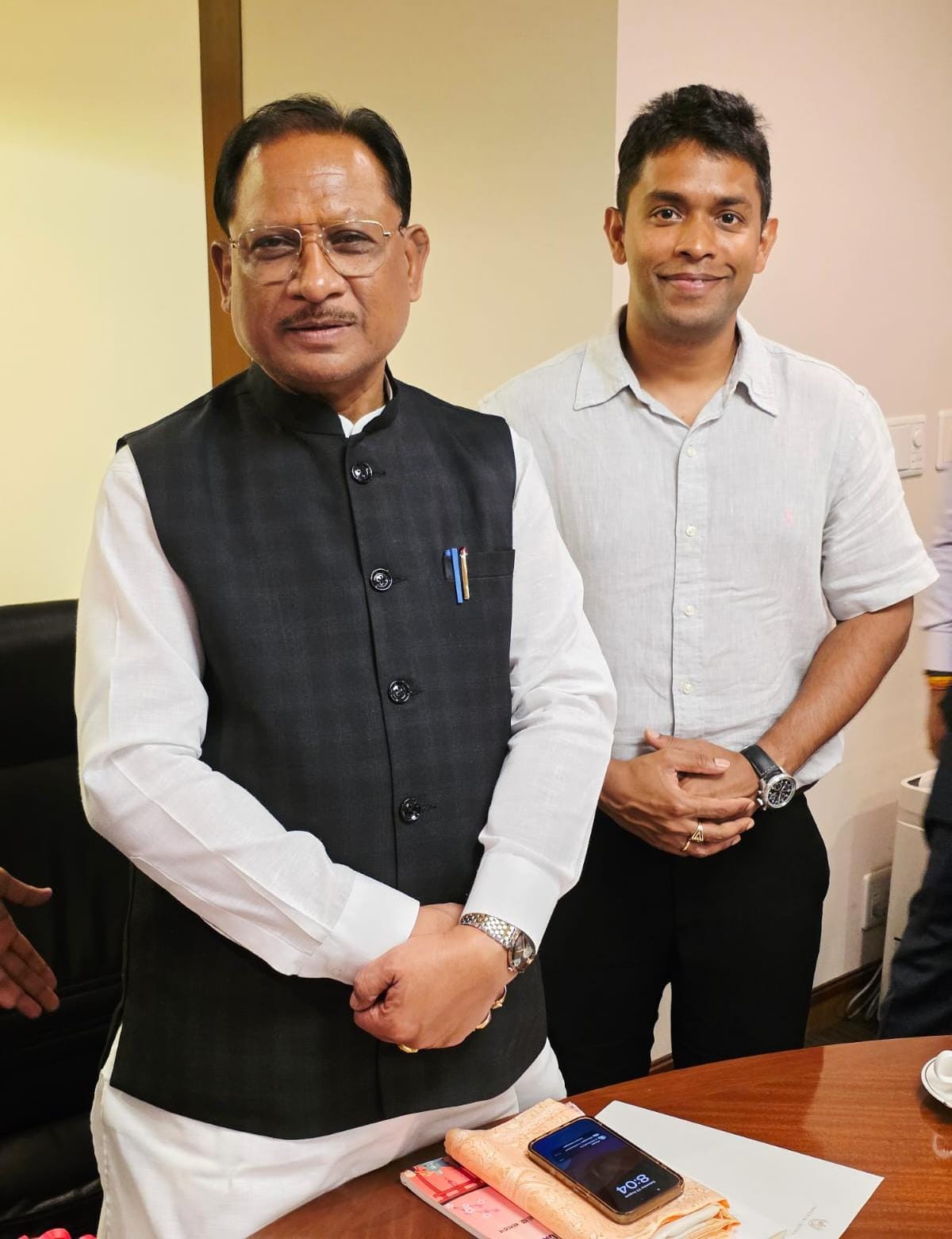 बस्तर के होनहार अविनाश तिवारी से टोक्यो में मिले मुख्यमंत्री साय : छत्तीसगढ़ में उद्योग स्थापना को लेकर हुई सकारात्मक चर्चा