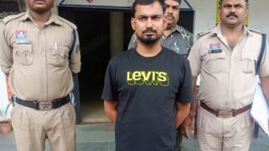 10 मामलों में वांछित फरार गुंडा गिरफ्तार.. आरोपी से, हथियार बरामद.. शातिर सलाखों के पीछे