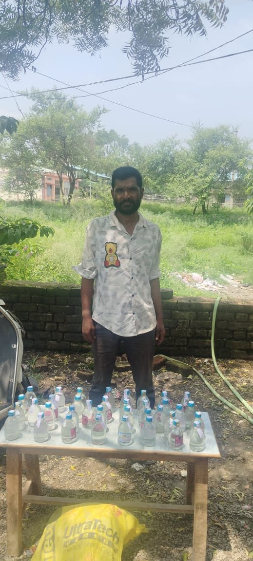 पुलिस का अवैध शराब कारोबार पर प्रहार..भारी मात्रा में देशी बरामद..आरोपी गिरफ्तार पुलिस का अवैध शराब कारोबार पर प्रहार..भारी मात्रा में देशी बरामद..आरोपी गिरफ्तार