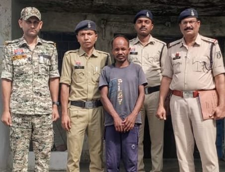 पत्नी की नृशंस हत्या… शव तालाब में फेंका… यहाॅ पकड़ाया आरोपी पति पत्नी की नृशंस हत्या… शव तालाब में फेंका… यहाॅ पकड़ाया आरोपी पति