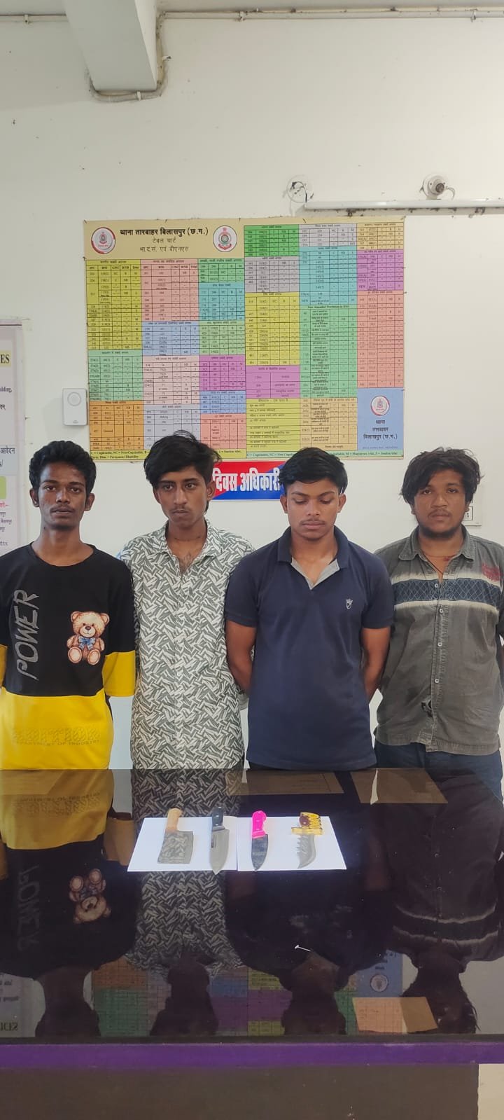 जन्मदिन पर धारदार चाकू से काटा केक..चार आरोपी गिरफ्तार…चाकू और चापड़ बरामद