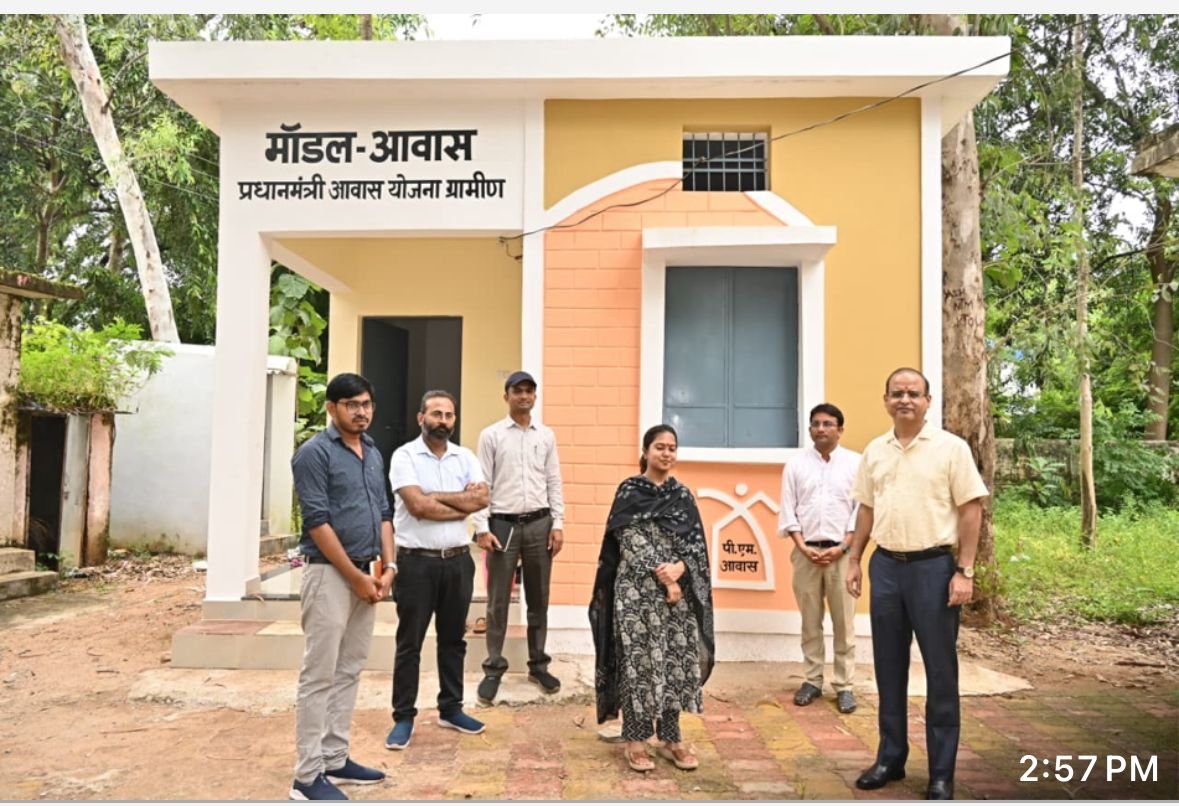 दीदी के गोठ: आयुक्त (मनरेगा) तारण प्रकाश सिन्हा ने ग्राम पंचायत रुद्री में सुना, पंचायत दर्पण QR कोड का किया शुभारंभ दीदी के गोठ: आयुक्त (मनरेगा) तारण प्रकाश सिन्हा ने ग्राम पंचायत रुद्री में सुना, पंचायत दर्पण QR कोड का किया शुभारंभ