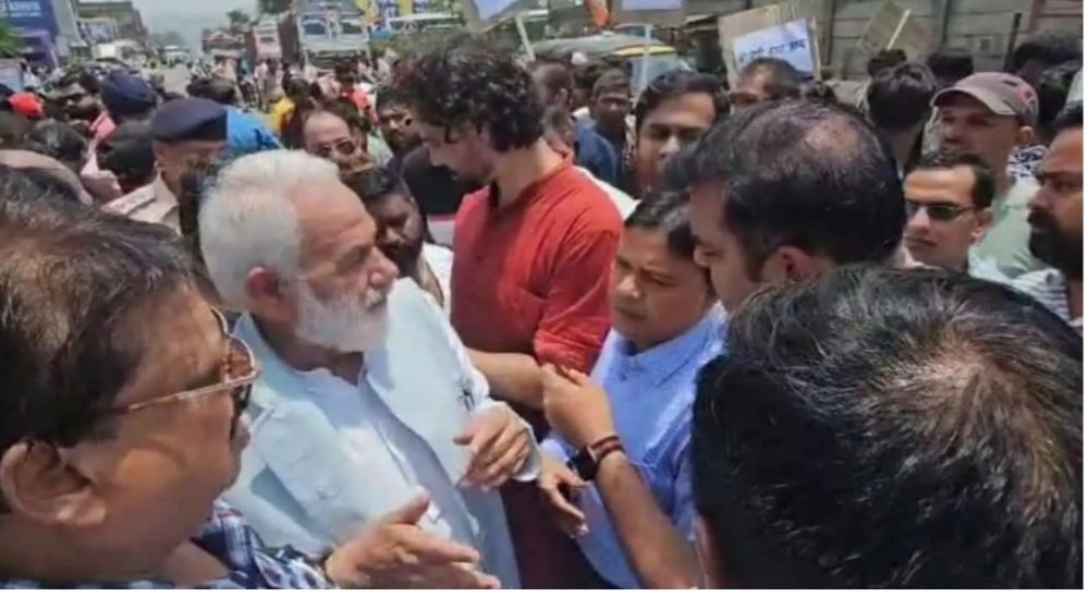 हाईवे की दुर्दशा पर फूटा कांग्रेस का गुस्सा —EE को “जूता मारने” की धमकी..कहा‘ बच्चे गंजे पैदा होंगे’ हाईवे की दुर्दशा पर फूटा कांग्रेस का गुस्सा —EE को “जूता मारने” की धमकी..कहा‘ बच्चे गंजे पैदा होंगे’