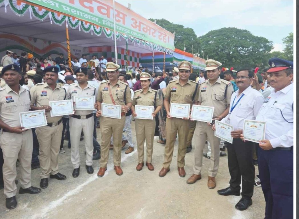 एसएसपी रजनेश सिंह की ‘प्रहार पुलिसिंग’ का कमाल.. स्वतंत्रता दिवस पर जांबाजों का डिप्टी सीएम ने किया सम्मान..जमकर की तारीफ