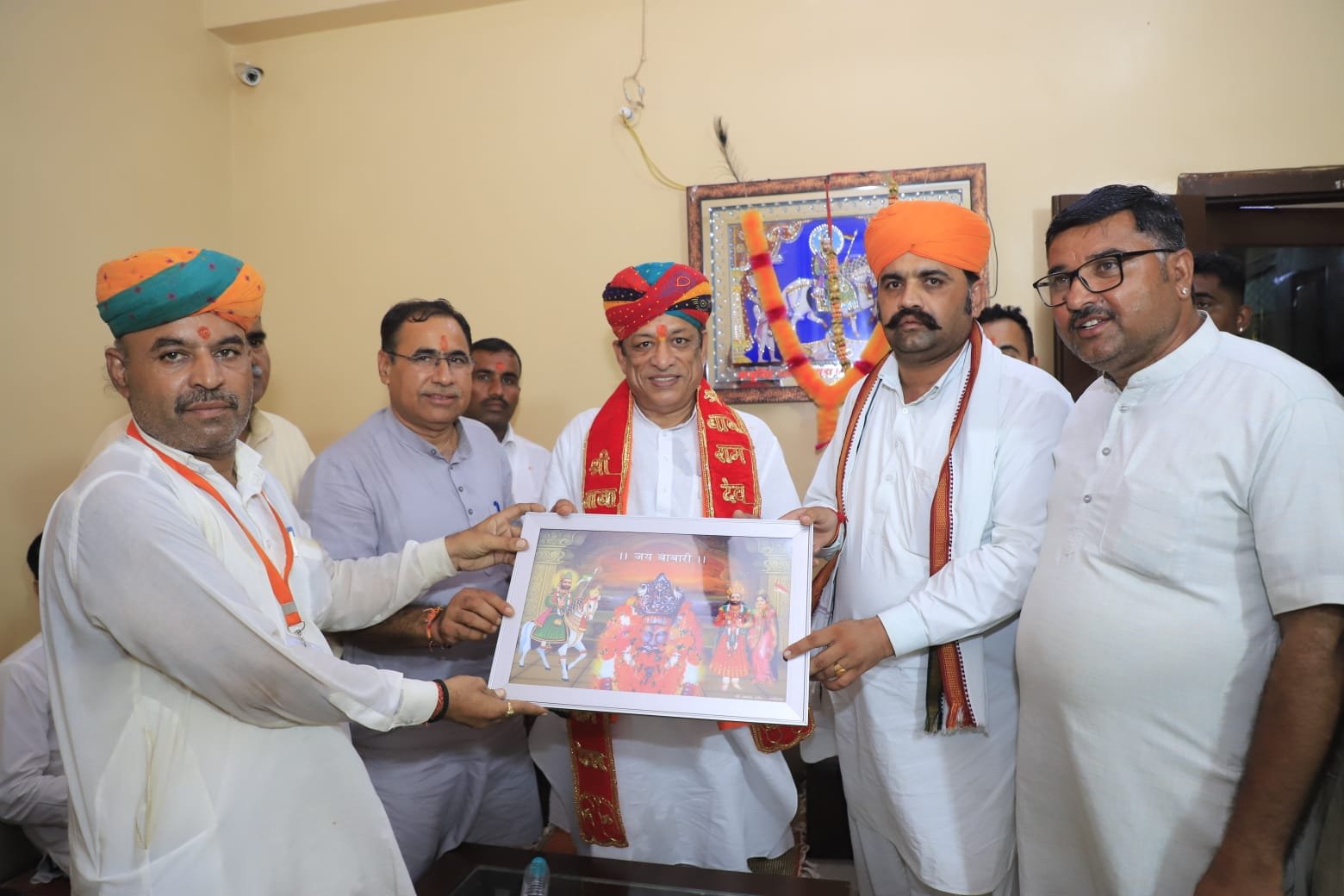 देवस्थान मंत्री ने किए बाबा रामदेव की समाधि के दर्शन- विधिवत पूजा-अर्चना कर की प्रदेश की सुख-समृद्धि एवं जनकल्याण की कामना देवस्थान मंत्री ने किए बाबा रामदेव की समाधि के दर्शन- विधिवत पूजा-अर्चना कर की प्रदेश की सुख-समृद्धि एवं जनकल्याण की कामना