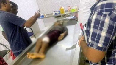 हॉस्टल में दर्दनाक लापरवाही!  कुल्हाड़ी की चपेट में आया मासूम छात्र..अस्पताल पहुँचने से पहले थोड़ा दम.. लापरवाह विभाग की खुली पोल