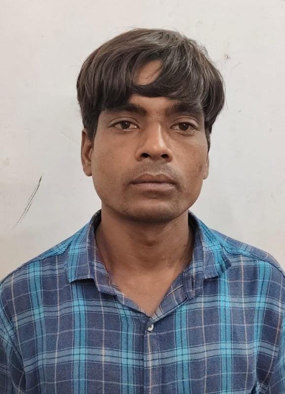 5000 का ईनामी आरोपी गिरफ्तार..आरोपी 4 महीने से था फरार.. मुखबिर की सूचना पर जाल में फंसा..जाल – न्यायिक रिमांड पर जेल 5000 का ईनामी आरोपी गिरफ्तार..आरोपी 4 महीने से था फरार.. मुखबिर की सूचना पर जाल में फंसा..जाल – न्यायिक रिमांड पर जेल
