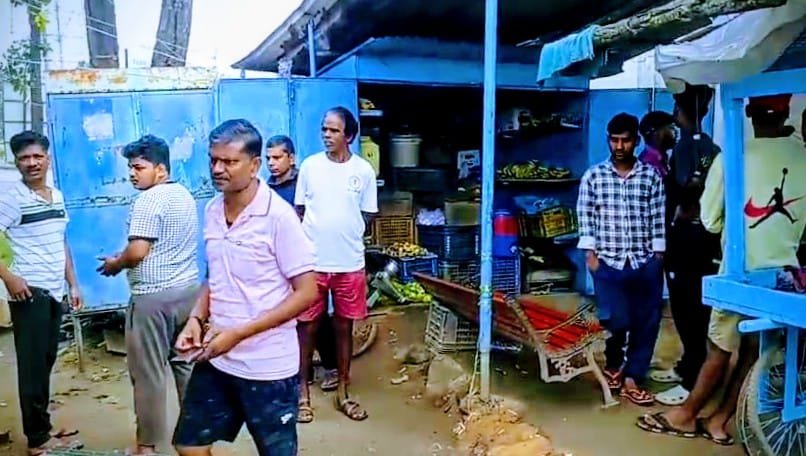 बस स्टैंड में चोरों की दावत… ताले टूटे, व्यवस्था हिली!..बनाया वारदात स्टैंड…जनता पूछ रही कहा गयी पुलिस बस स्टैंड में चोरों की दावत… ताले टूटे, व्यवस्था हिली!..बनाया वारदात स्टैंड…जनता पूछ रही कहा गयी पुलिस