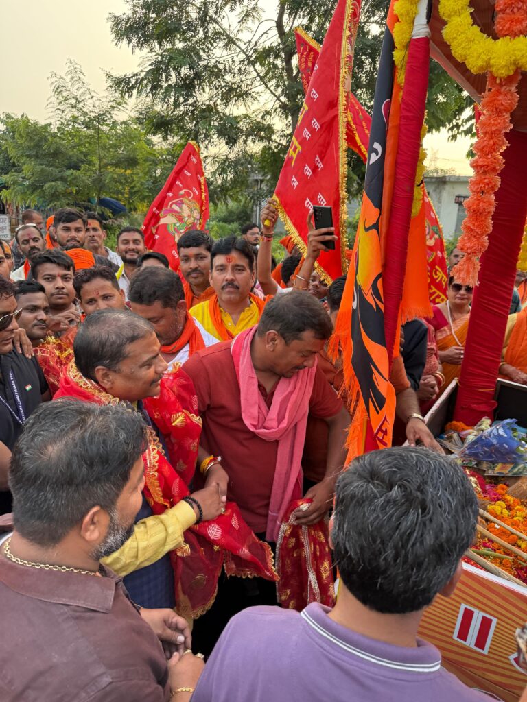 171 किमी की ध्वजा यात्रा का ऐतिहासिक समापन — रमन सिंह की बधाई, मंत्री कश्यप की मौजूदगी से गूंजा महामाया धाम