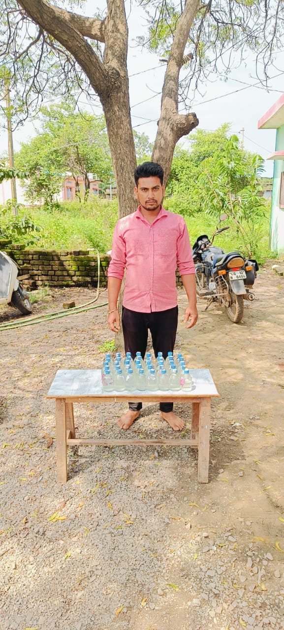 गांव में छिपाकर रखी थी शराब की खेप, पुलिस ने आरोपी को दबोचा