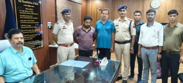 शातिर चोर पकड़ाया…. बिना नंबर की बाइक में हेलमेट पहनकर कैसे चोरी करने निकलता था, पुलिस को बताई दिलचस्प दास्तान