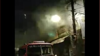 आग का तांडव: गोलबाजार की चार दुकानें राख…राहत में दमकलकर्मी घायल –  सुरक्षा पर उठे गंभीर सवाल