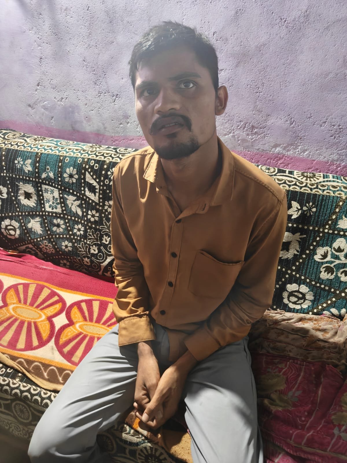 पंडाल के पीछे दोस्ती में दरार, फिर गले पर वार — अस्पताल पहुंचते ही युवक की मौत..आरोपी गिरफ्तार