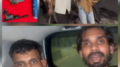 पुलिस हमारी बाप है !.. रील माफियाओं की रील टूटी: हथियार लहराने वालों ने कहा– गुंडागर्दी पाप है.. जनता ने लिया जम कर आनंद
