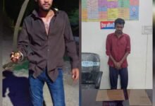 सोशल मीडिया का ‘विलन’ सलाखों के पीछे, स्ट्रीट फाइटर भी गिरफ्तार — दोनों की फिल्म अब थाने में खत्म!