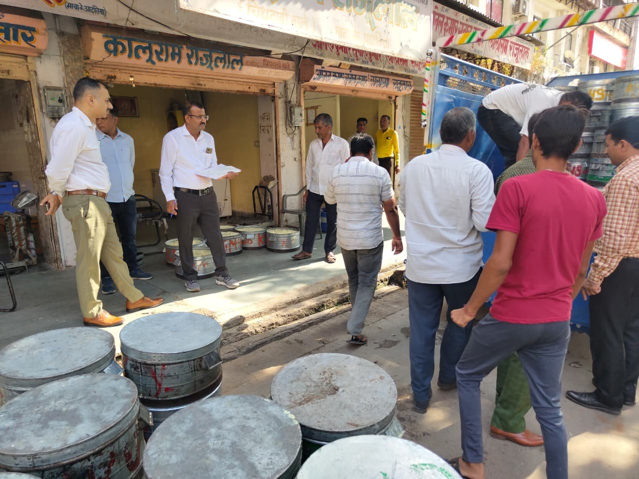 मावा मंडी में 1 हजार 380 किलो मिलावटी मावा नष्ट, खाद्य सुरक्षा दल ने बड़ी कार्रवाई को दिया अंजाम मावा मंडी में 1 हजार 380 किलो मिलावटी मावा नष्ट, खाद्य सुरक्षा दल ने बड़ी कार्रवाई को दिया अंजाम
