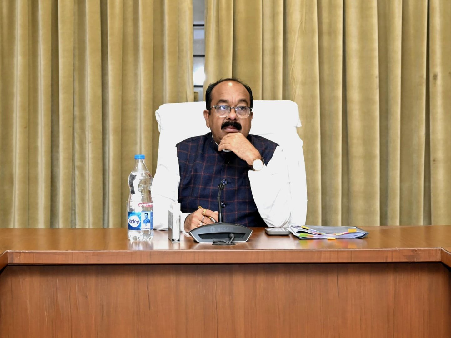 उप मुख्यमंत्री की सख्त समीक्षा: दीपावली से पहले कर्मचारियों को मिले वेतन, लेटलतीफी नहीं