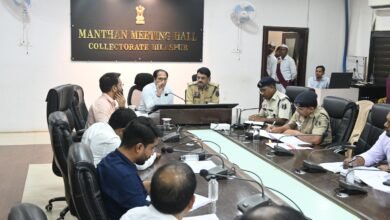हेलमेट नहीं तो सख्ती तय! — कलेक्टर की बैठक में सड़क सुरक्षा पर बड़ा निर्णय.. चलाया जाएगा दोहरा अभियान
