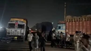 हाईवे पर एक मजदूरन की मौत… और सड़क पर गूंजा सवाल — क्या इंसान की कीमत सिर्फ ट्रक के पहिए जितनी..?