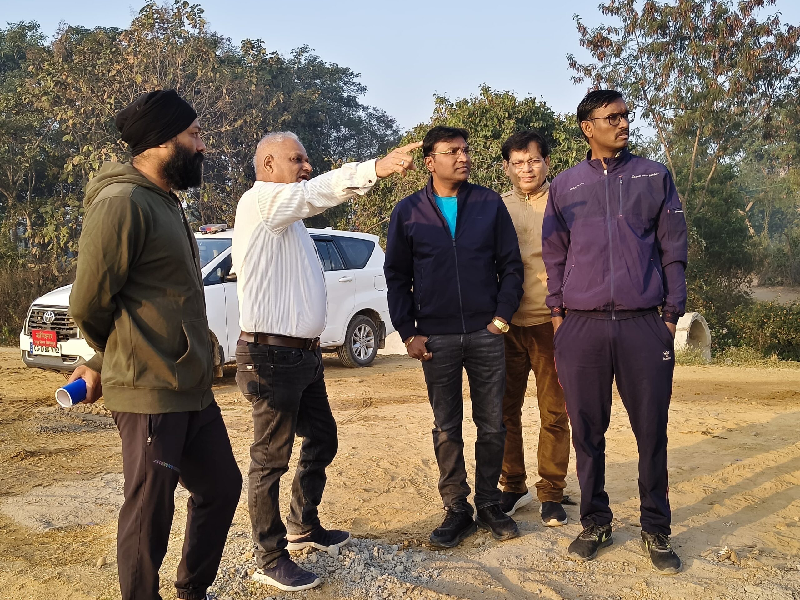 निर्माणाधीन कार्यों का जायजा लेने सुबह 7 बजे से ही निकले निगम कमिश्नर, अपोलो और गुरूनानक चौक से राजकिशोर नगर सड़क का काम शीघ्र पूर्ण करने के निर्देश