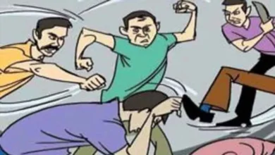 टेलीफोन एक्सचेंज रोड पर हथौड़े से हमला, ज्वेलर्स से भरी कार लूटी वारदात के बाद नाकेबंदी, घटनास्थल से कार, बाइक और जिंदा कारतूस बरामद