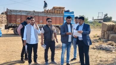 मार्कफेड एमडी मैदान में उतरे, खरीदी व्यवस्था की नब्ज टटोली—किसानों को मिली बड़ी राहत मार्कफेड एमडी मैदान में उतरे, खरीदी व्यवस्था की नब्ज टटोली—किसानों को मिली बड़ी राहत