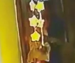 प्री-स्कूल में अमानवीय व्यवहार..3 साल की बच्ची का सिर दीवार से पटका..