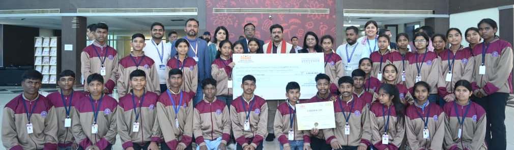 दिल्ली में आयोजित मॉडल यूथ ग्राम सभा में कोसमगुड़ा एकलव्य विद्यालय के युवाओं को मिला प्रथम पुरस्कार