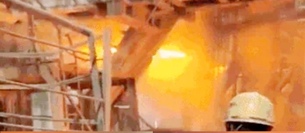 आधी रात धधक उठा बीएसपी: कन्वर्टर एरिया में आग-ब्लास्ट, प्रोडक्शन बंद आधी रात धधक उठा बीएसपी: कन्वर्टर एरिया में आग-ब्लास्ट, प्रोडक्शन बंद