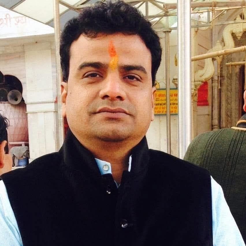 लूटकांड से उबाल: मास्क-पर्दा बैन, गिरफ्तारी तेज — सर्राफा अध्यक्ष कमल सोनी का सख्त ऐलान लूटकांड से उबाल: मास्क-पर्दा बैन, गिरफ्तारी तेज — सर्राफा अध्यक्ष कमल सोनी का सख्त ऐलान