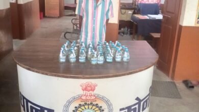 शराब माफिया पर पुलिस का करारा वार: देशी शराब के साथ तस्कर दबोचा, SSP के निर्देश पर एक्शन” शराब माफिया पर पुलिस का करारा वार: देशी शराब के साथ तस्कर दबोचा, SSP के निर्देश पर एक्शन”